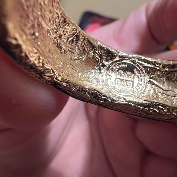 RARE VINTAGE GIVENCHY GOLD HOOPS EARRINGS🦄 - Picture 11 of 15